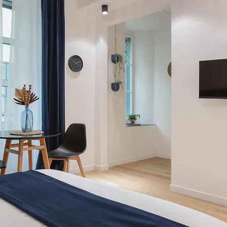 Apartment Chic Studio: Historic Elegance